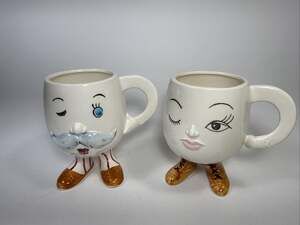 Vtg Enesco Walking Feet Anthropomorphic Wonking Man And Woman Mugs K3